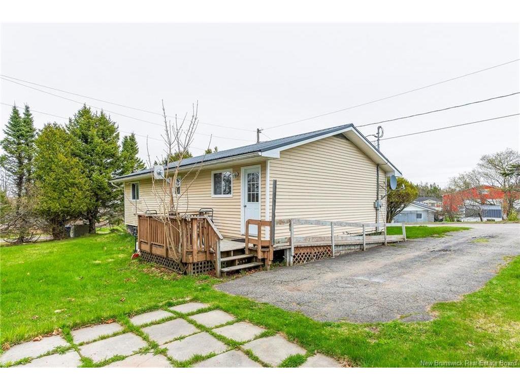 









4


Hillside

DR,
Blacks Harbour,




NB
E5H 1H5

