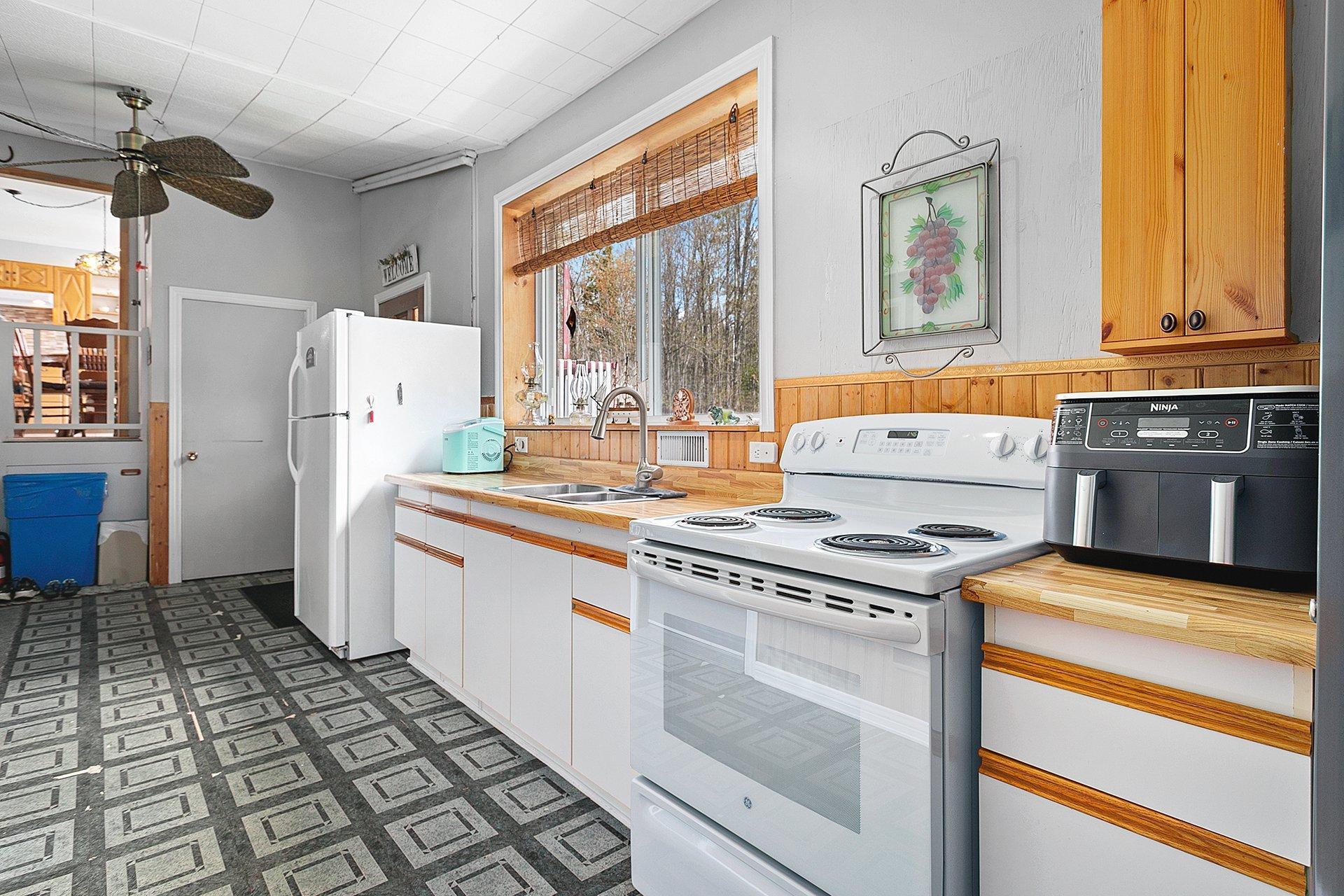 









7


Av. Maple Grove

,
Bristol,




QC
J0X1G0

