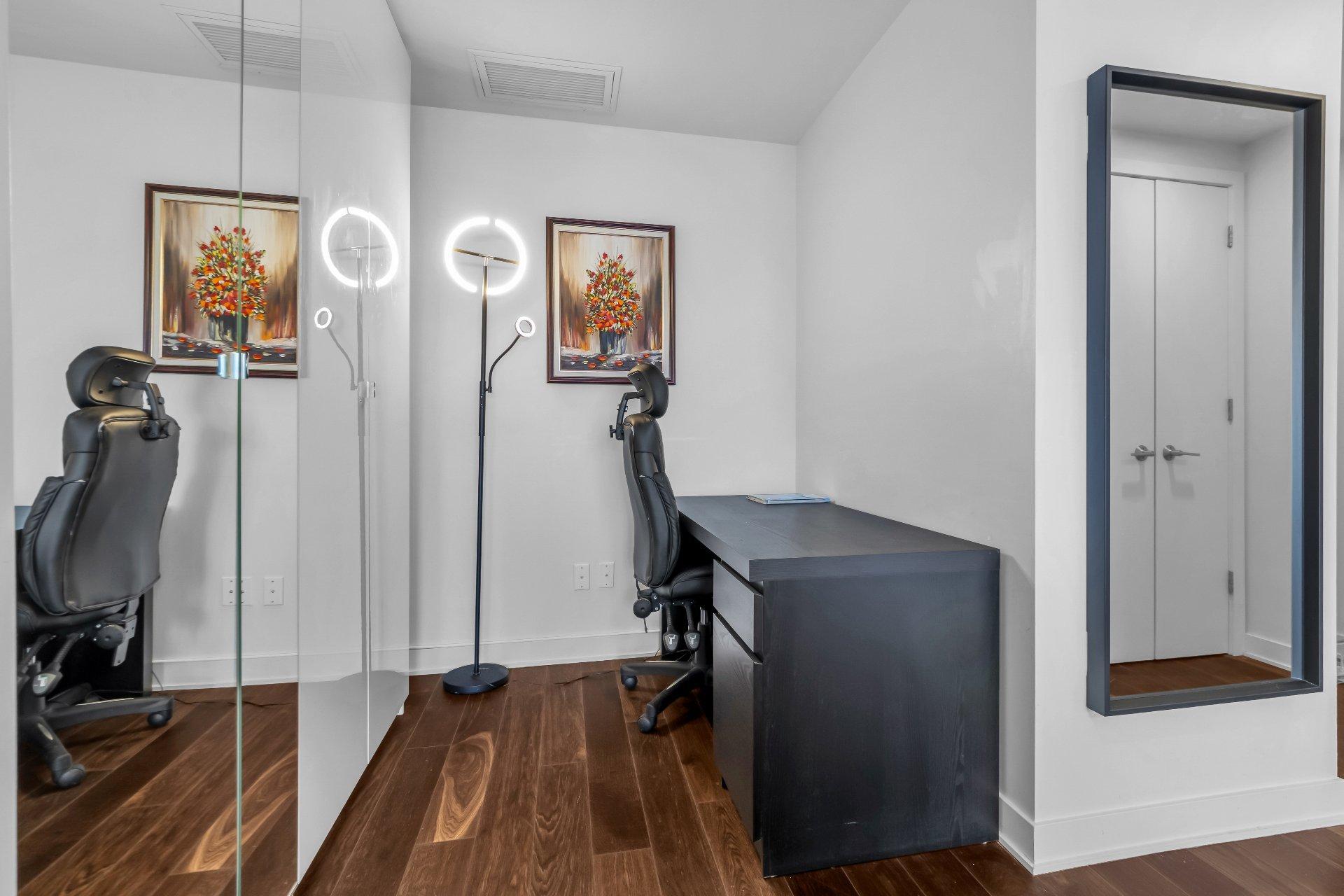 









1188


Rue St-Antoine O.

, 3801,
Montréal (Ville-Marie),




QC
H3C1B4

