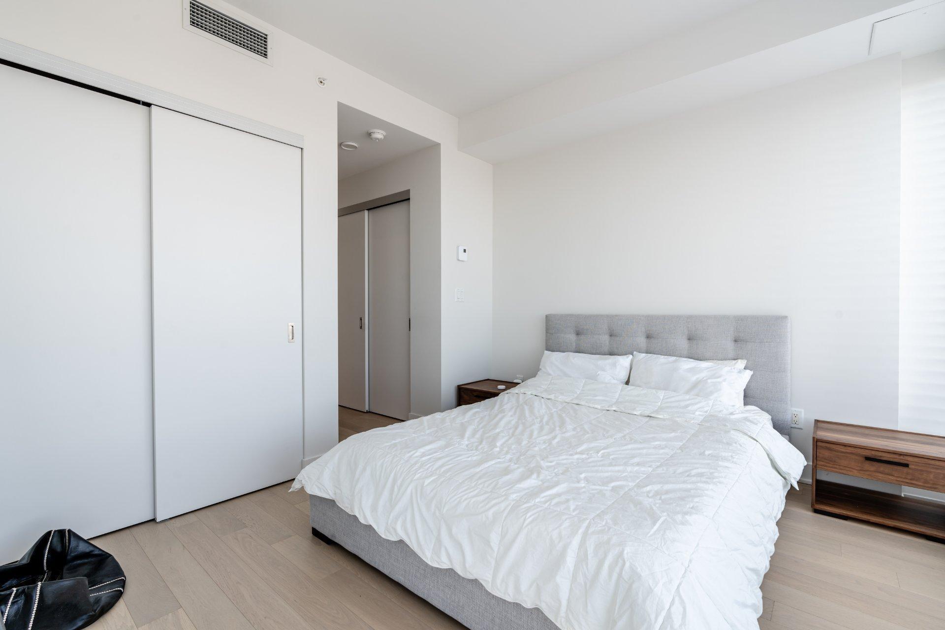 









1288


Rue St-Antoine O.

, 4102,
Montréal (Ville-Marie),




QC
H3C0X6

