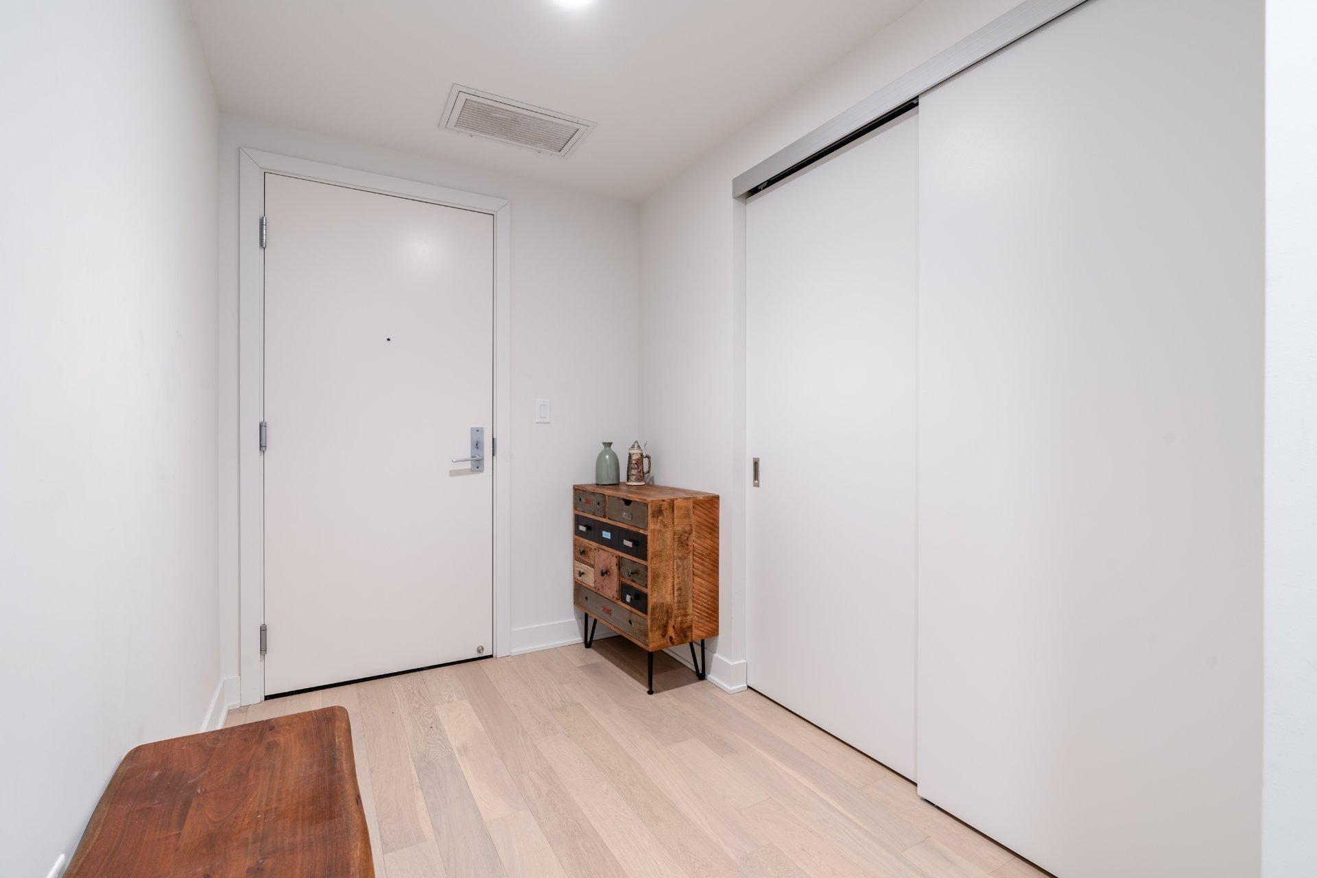 









1288


Rue St-Antoine O.

, 4102,
Montréal (Ville-Marie),




QC
H3C0X6

