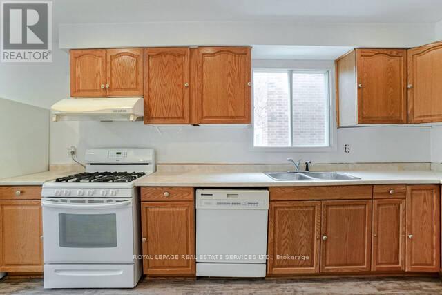












6 ALBEMARLE COURT

,
Brampton,




Ontario
L6Z1R4

