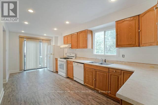 












6 ALBEMARLE COURT

,
Brampton,




Ontario
L6Z1R4

