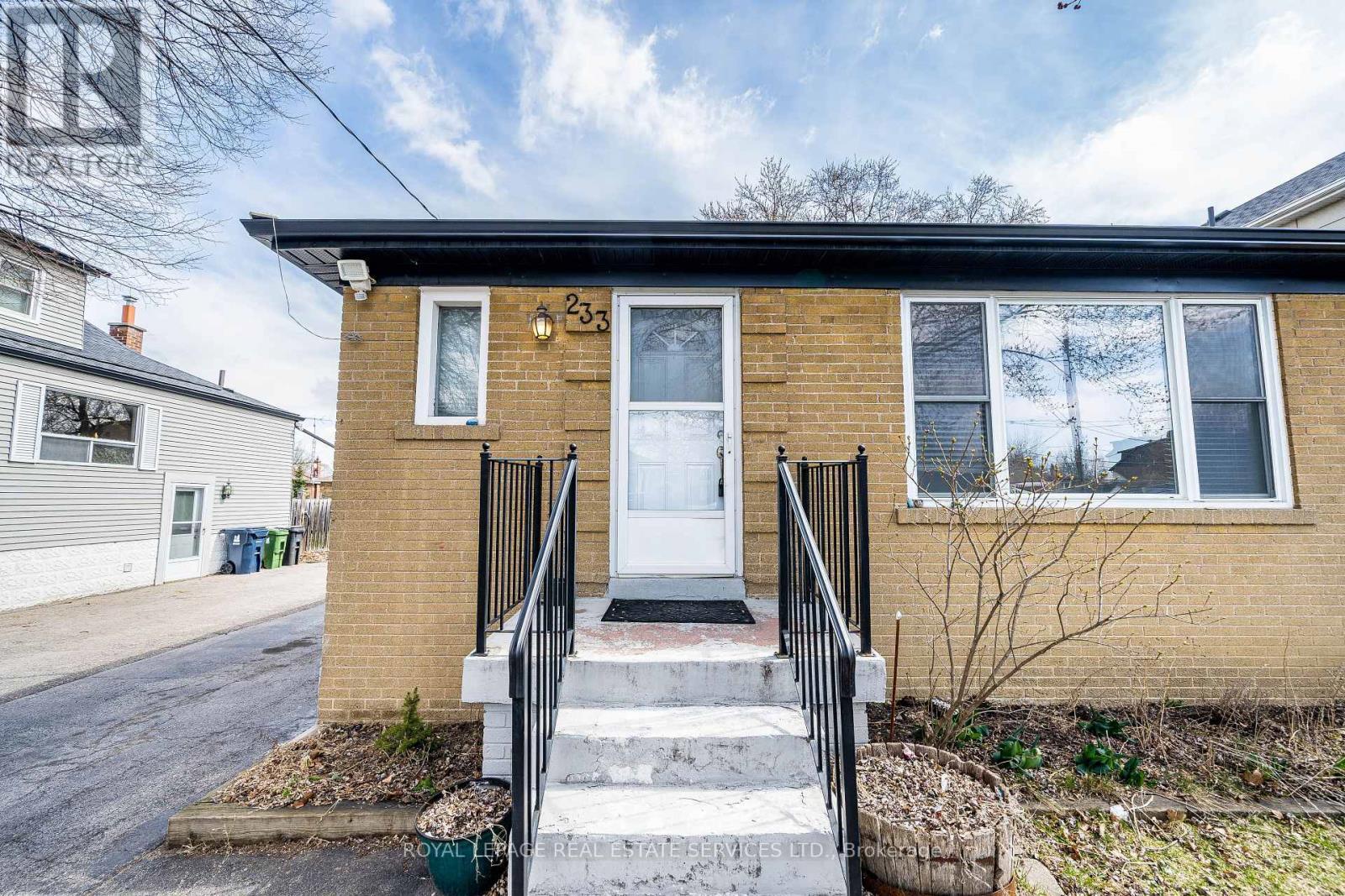 












UPPER - 233 BETA STREET

,
Toronto,




Ontario
M8W4H7

