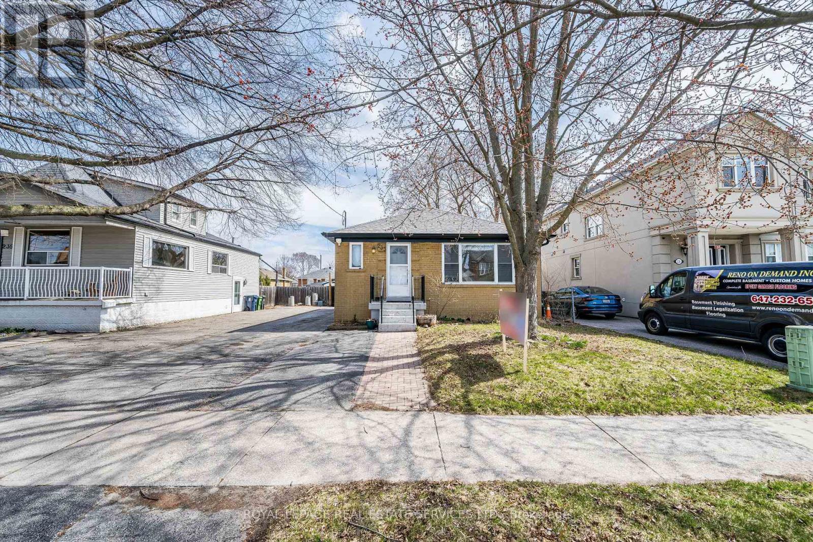 












UPPER - 233 BETA STREET

,
Toronto,




Ontario
M8W4H7

