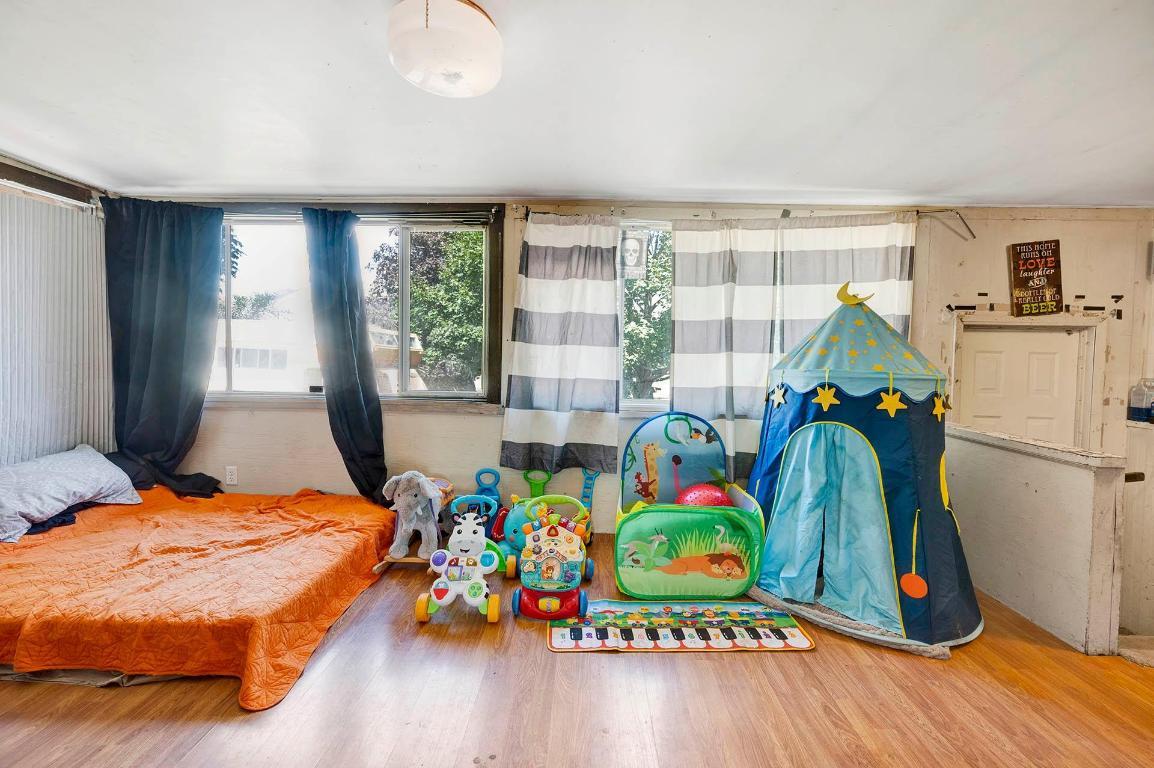 









6896


WATSON  E

Drive,
Kamloops,




BC
V0K 2P0

