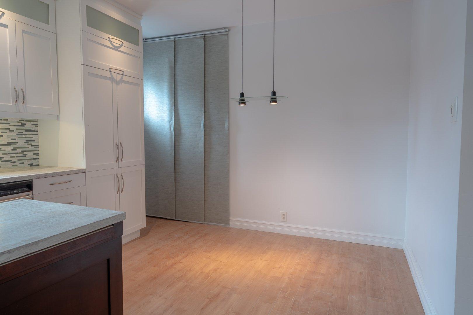 









784


Rue Crevier

,
Montréal (Saint-Laurent),




QC
H4L2V8

