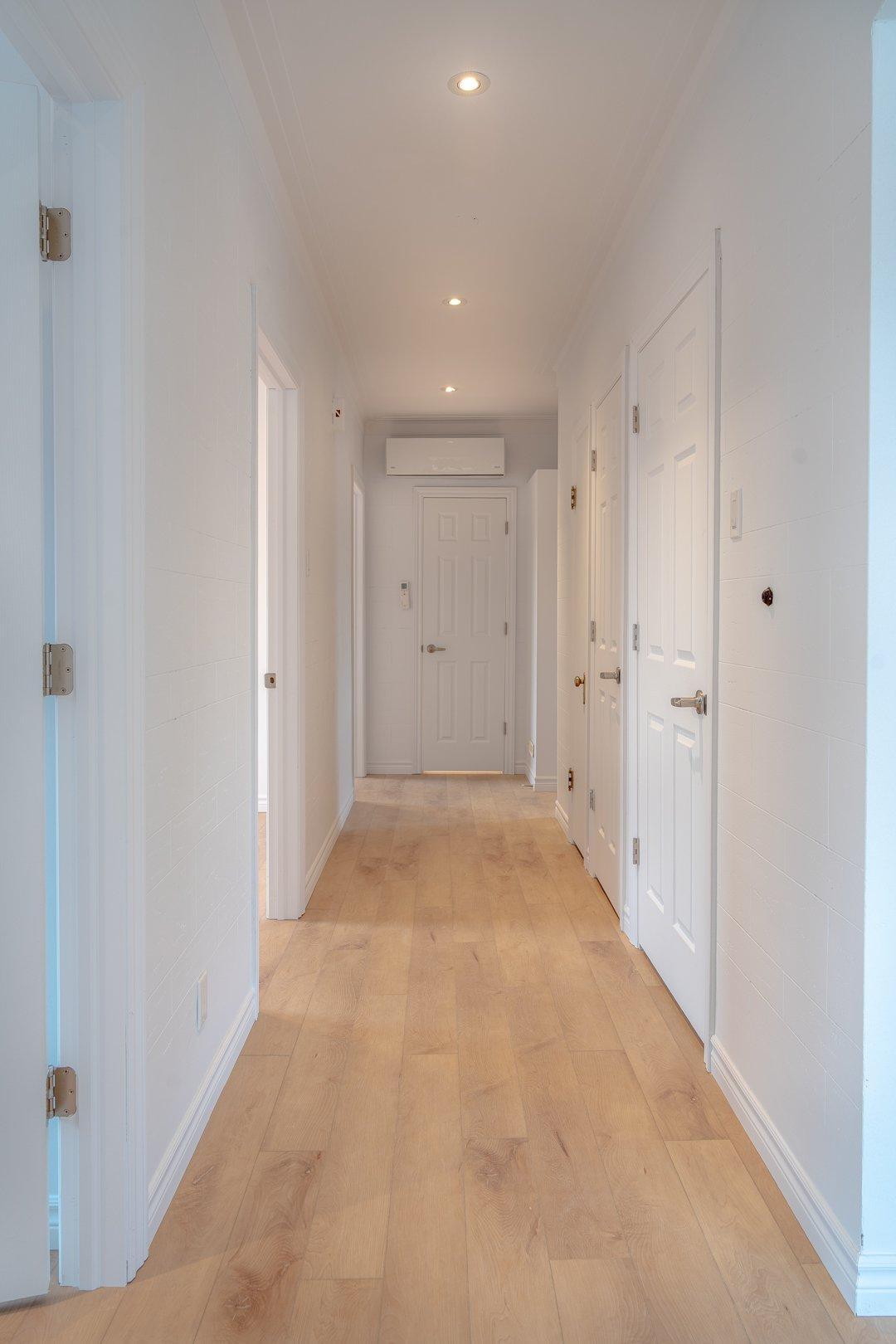 









784


Rue Crevier

,
Montréal (Saint-Laurent),




QC
H4L2V8

