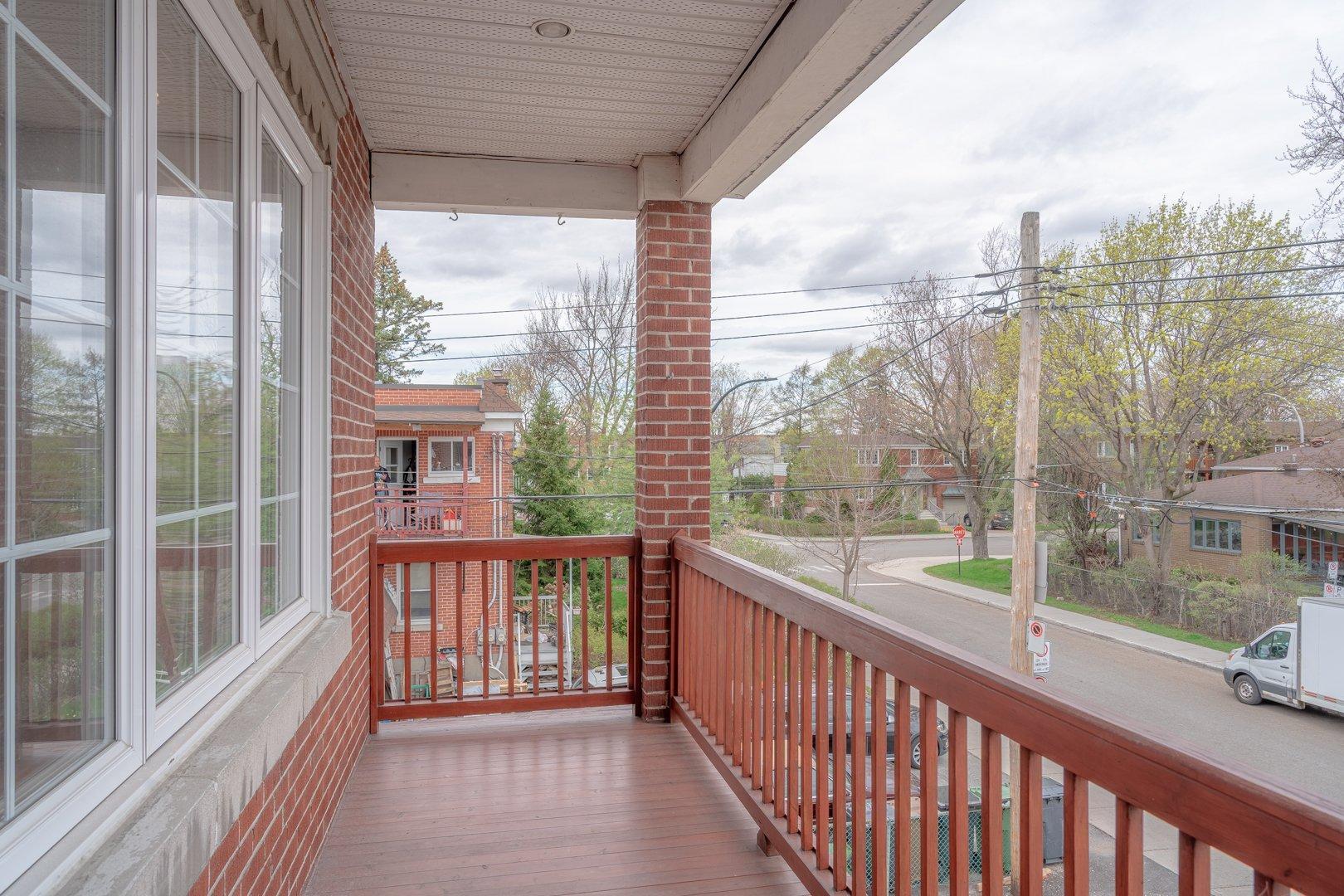 









784


Rue Crevier

,
Montréal (Saint-Laurent),




QC
H4L2V8

