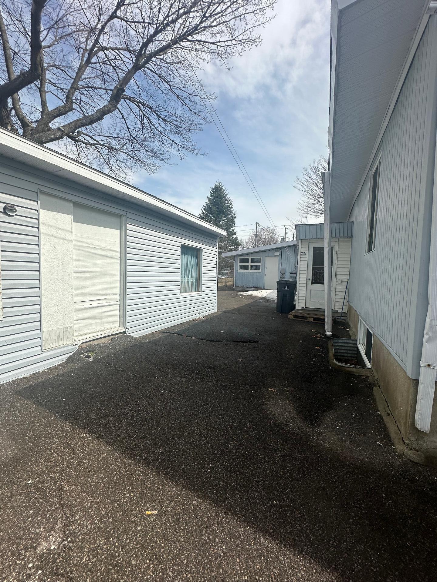 









990


126e Rue

,
Shawinigan,




QC
G9P3X6

