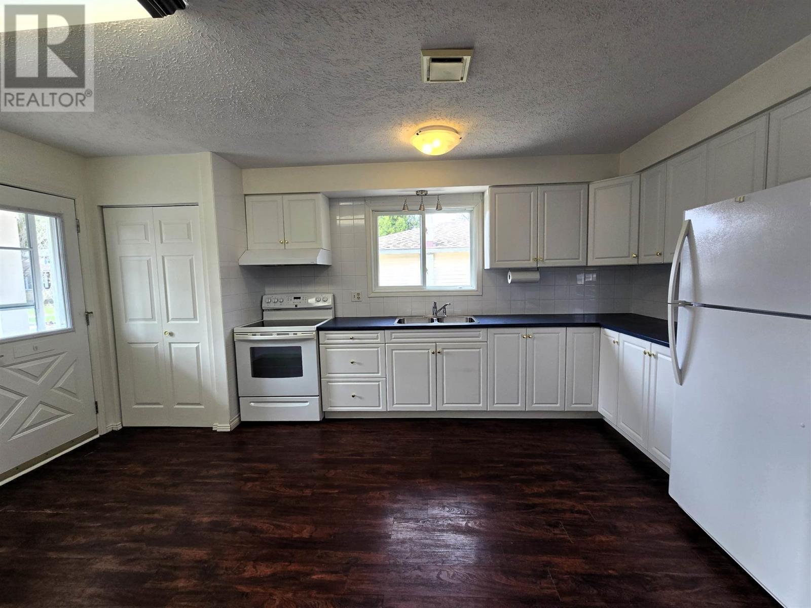 












29 Albert ST

,
Elliot Lake,




Ontario
P5A2Y7


