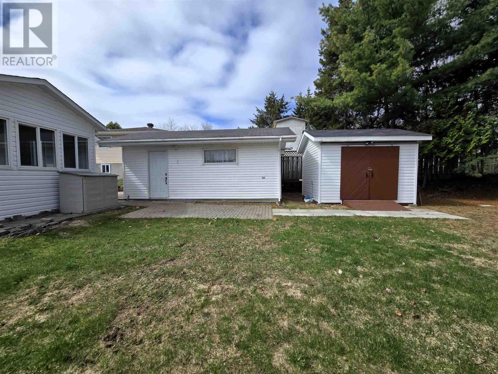 












29 Albert ST

,
Elliot Lake,




Ontario
P5A2Y7

