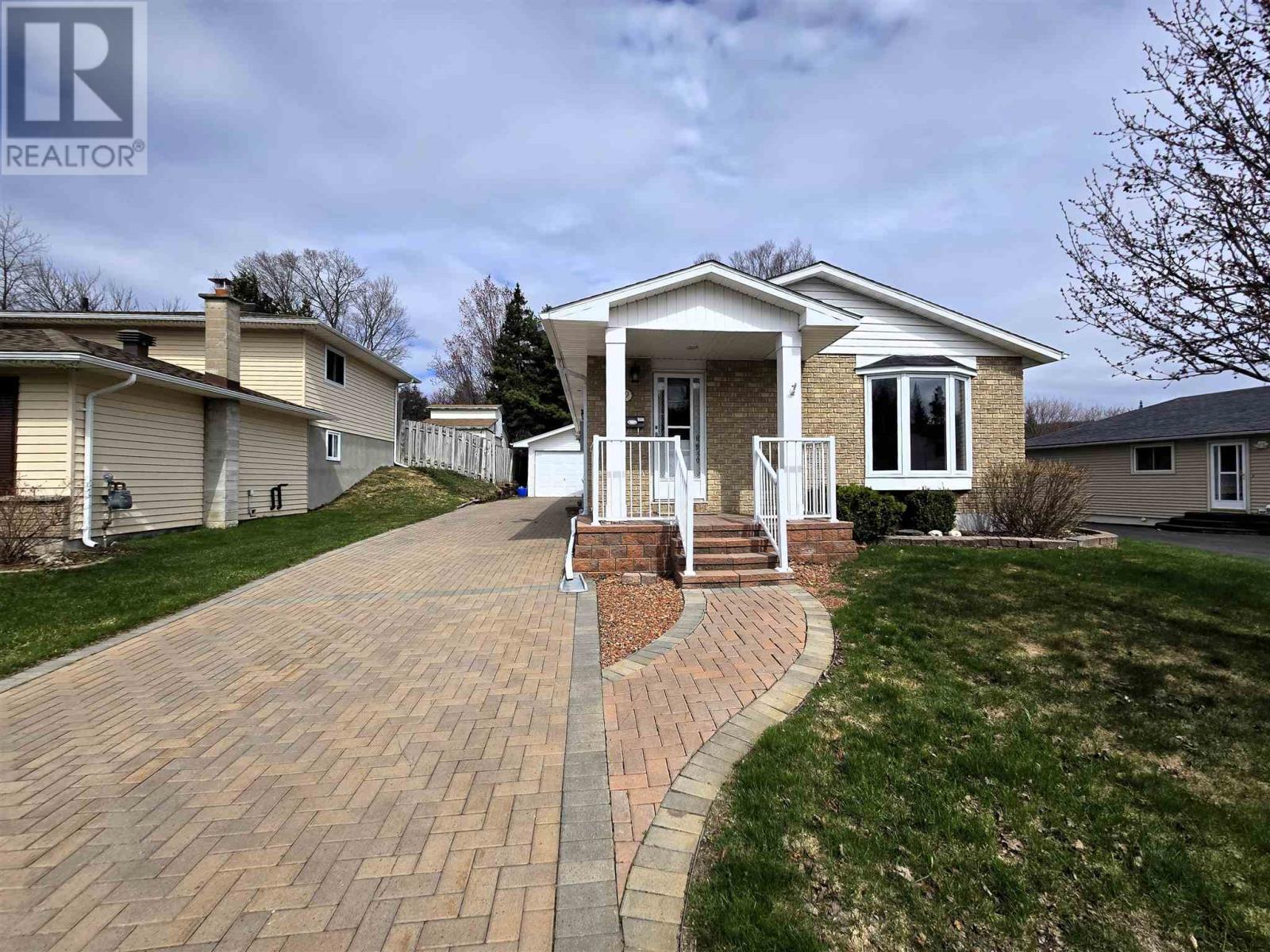 












29 Albert ST

,
Elliot Lake,




Ontario
P5A2Y7


