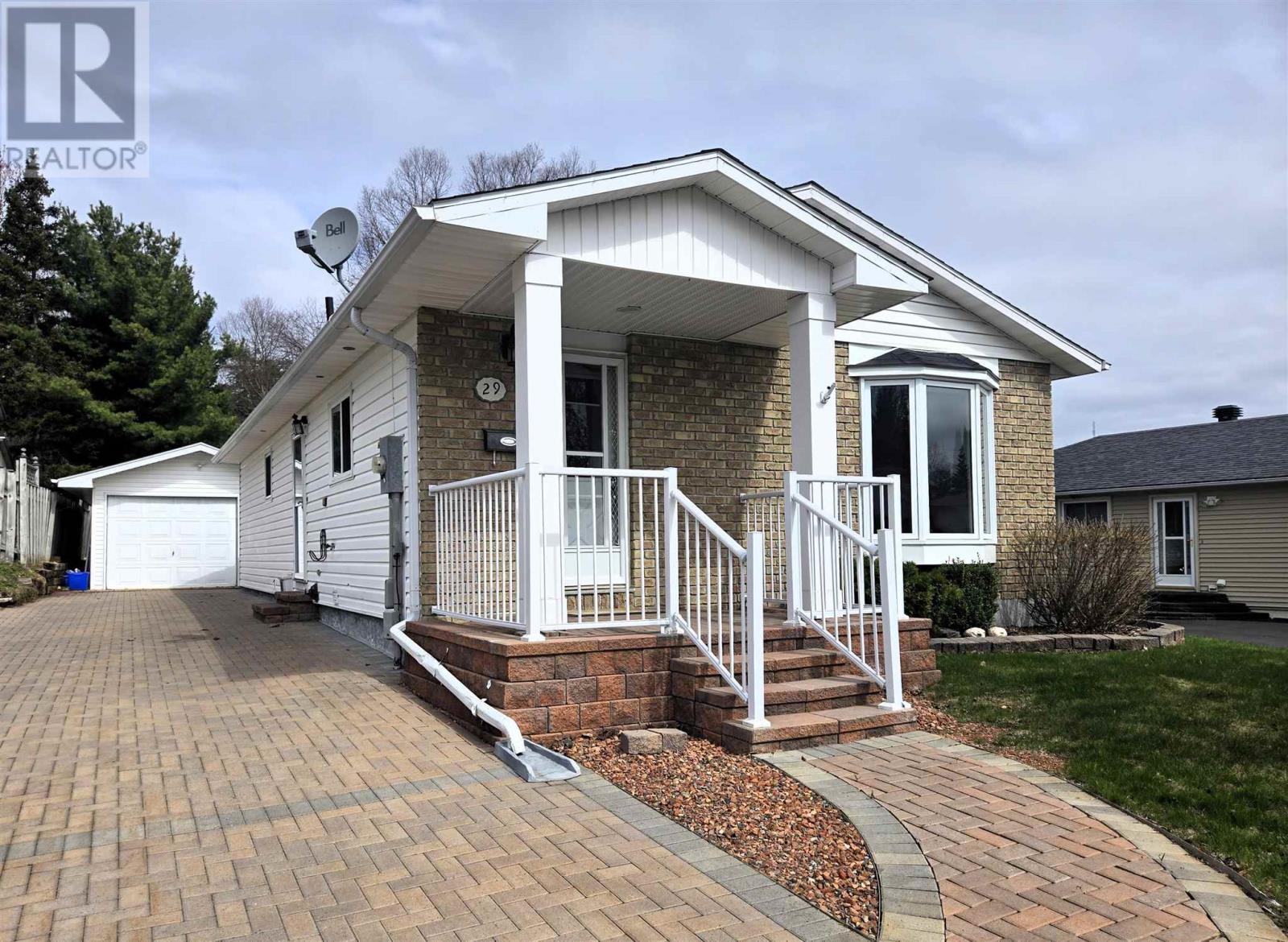 












29 Albert ST

,
Elliot Lake,




Ontario
P5A2Y7

