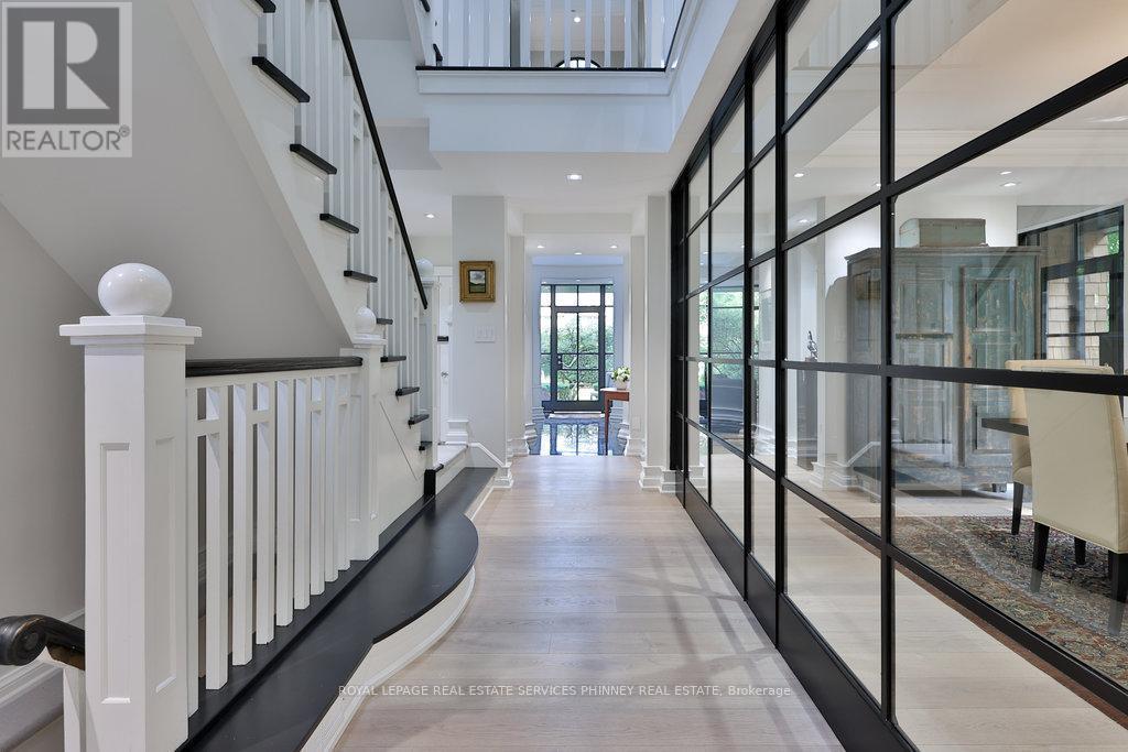 












905 SANGSTER AVENUE

,
Mississauga,




Ontario
L5H2Y3

