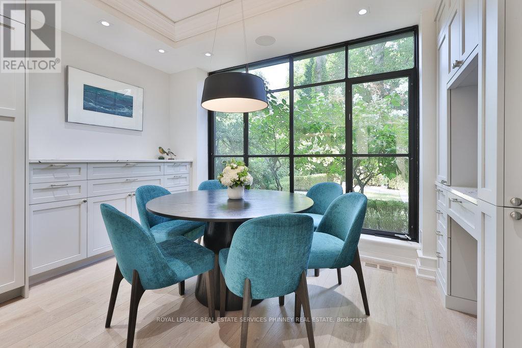 












905 SANGSTER AVENUE

,
Mississauga,




Ontario
L5H2Y3

