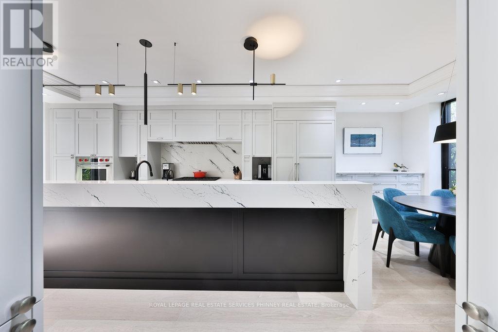 












905 SANGSTER AVENUE

,
Mississauga,




Ontario
L5H2Y3

