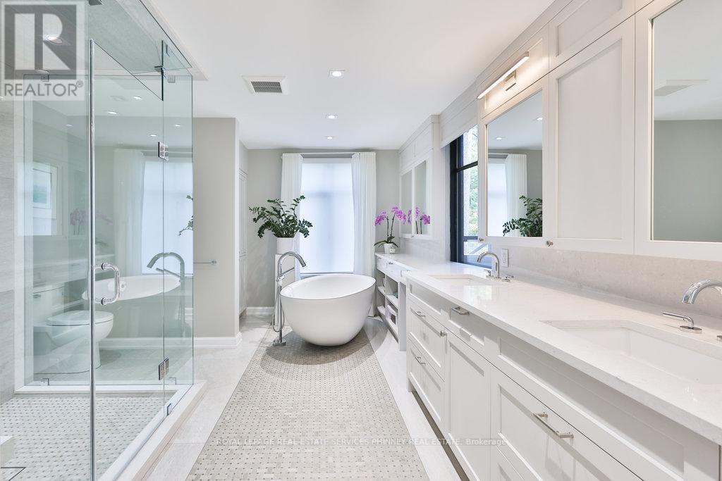 












905 SANGSTER AVENUE

,
Mississauga,




Ontario
L5H2Y3


