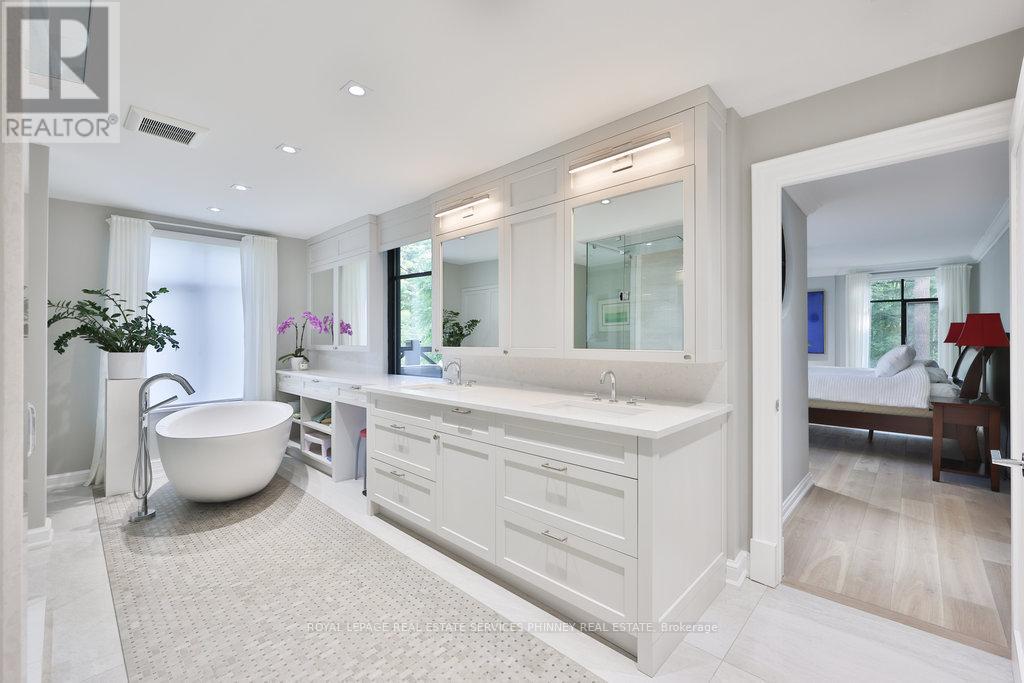 












905 SANGSTER AVENUE

,
Mississauga,




Ontario
L5H2Y3

