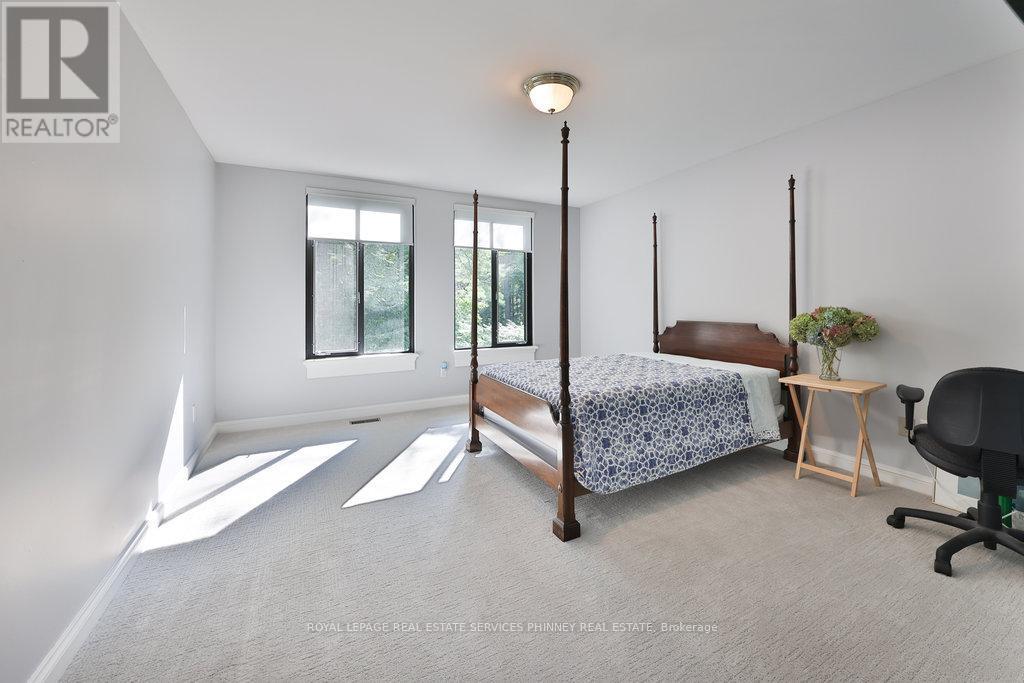












905 SANGSTER AVENUE

,
Mississauga,




Ontario
L5H2Y3

