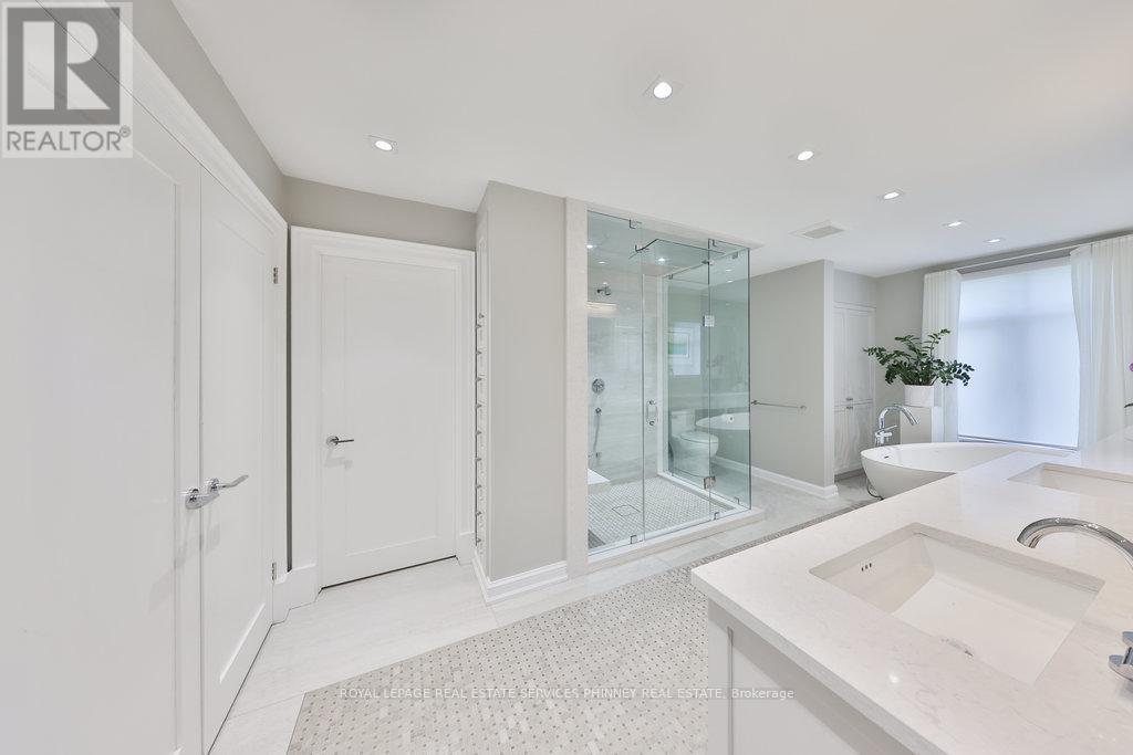 












905 SANGSTER AVENUE

,
Mississauga,




Ontario
L5H2Y3

