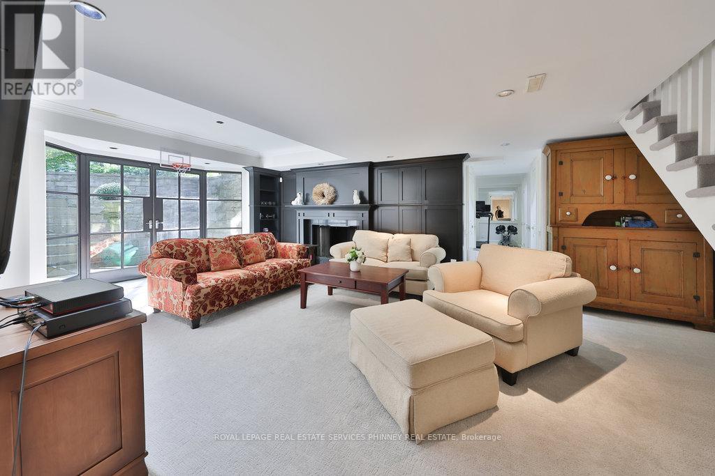 












905 SANGSTER AVENUE

,
Mississauga,




Ontario
L5H2Y3

