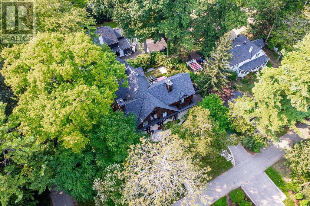 












905 SANGSTER AVENUE

,
Mississauga,




Ontario
L5H2Y3

