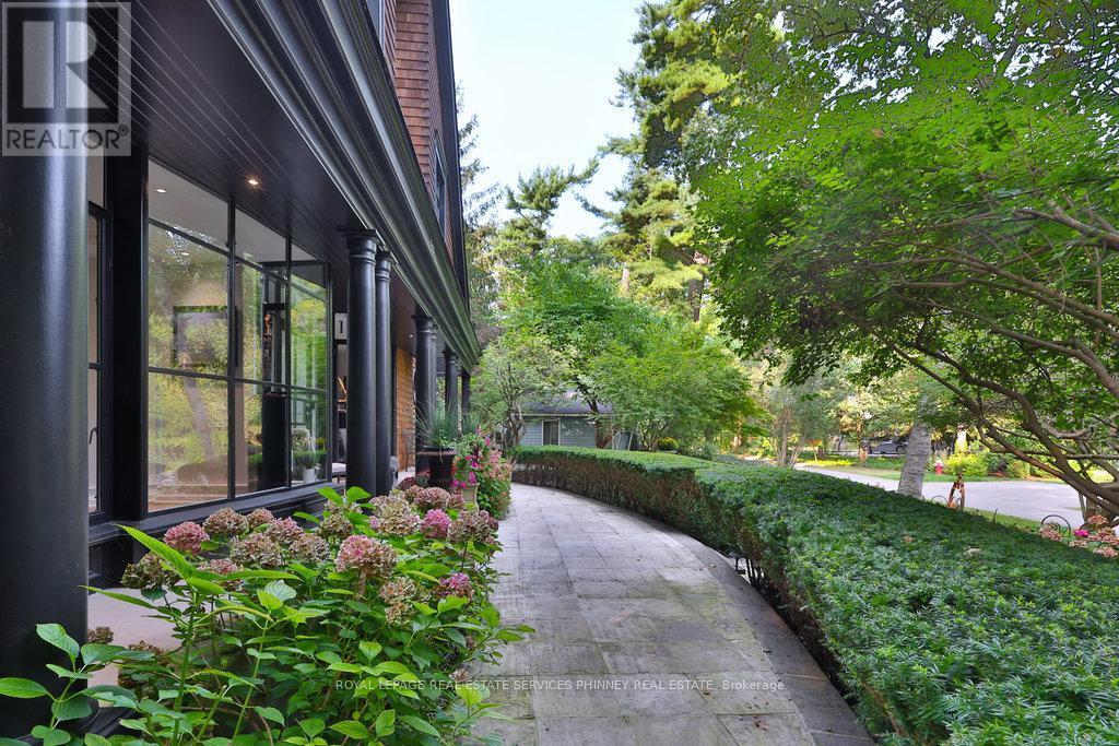 












905 SANGSTER AVENUE

,
Mississauga,




Ontario
L5H2Y3

