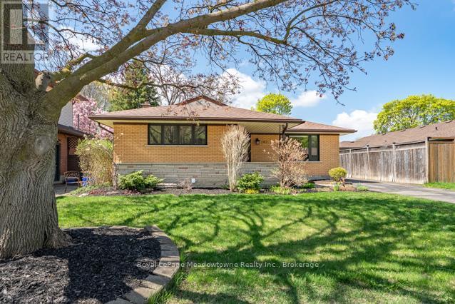 












142 MACKAY CRESCENT

,
Waterloo,




Ontario
N2J3K3

