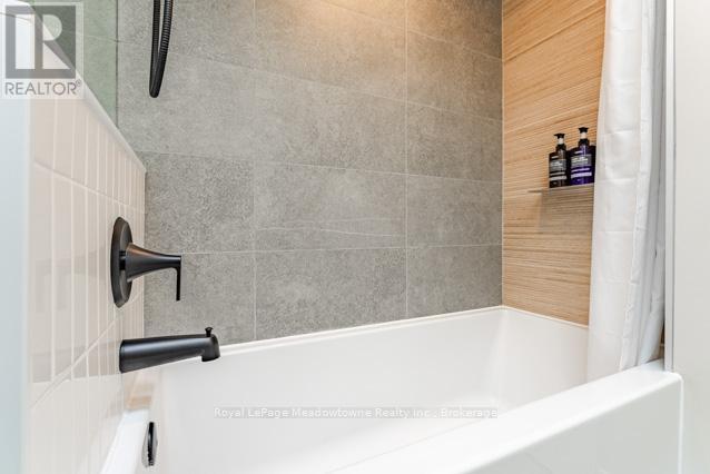 












142 MACKAY CRESCENT

,
Waterloo,




Ontario
N2J3K3

