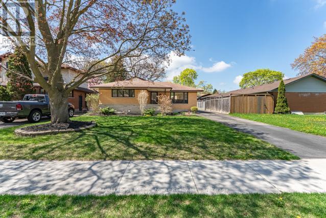 












142 MACKAY CRESCENT

,
Waterloo,




Ontario
N2J3K3

