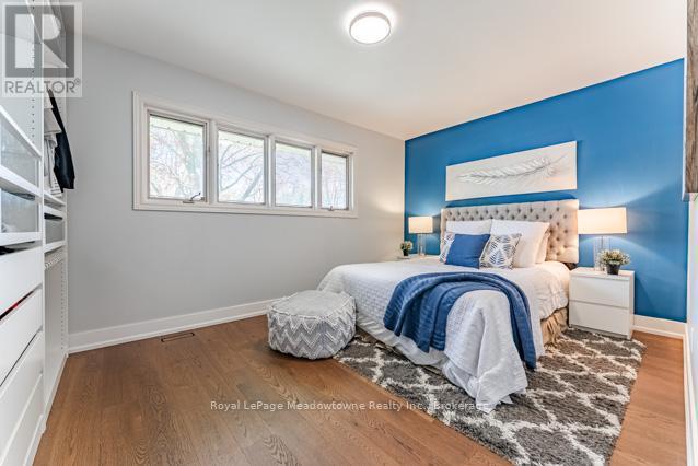 












142 MACKAY CRESCENT

,
Waterloo,




Ontario
N2J3K3

