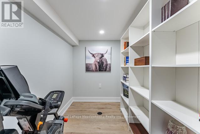 












142 MACKAY CRESCENT

,
Waterloo,




Ontario
N2J3K3

