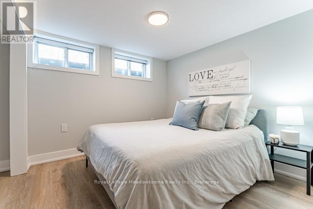 












142 MACKAY CRESCENT

,
Waterloo,




Ontario
N2J3K3

