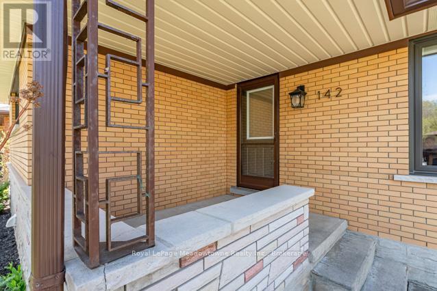 












142 MACKAY CRESCENT

,
Waterloo,




Ontario
N2J3K3


