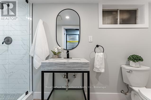 












142 MACKAY CRESCENT

,
Waterloo,




Ontario
N2J3K3

