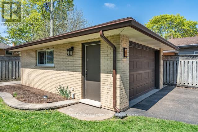 












142 MACKAY CRESCENT

,
Waterloo,




Ontario
N2J3K3

