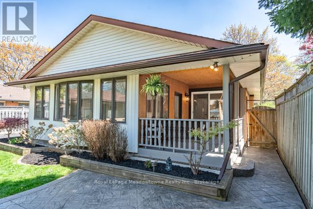 












142 MACKAY CRESCENT

,
Waterloo,




Ontario
N2J3K3

