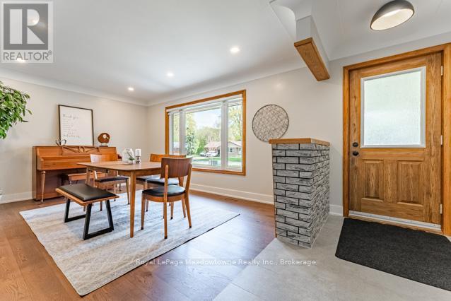 












142 MACKAY CRESCENT

,
Waterloo,




Ontario
N2J3K3

