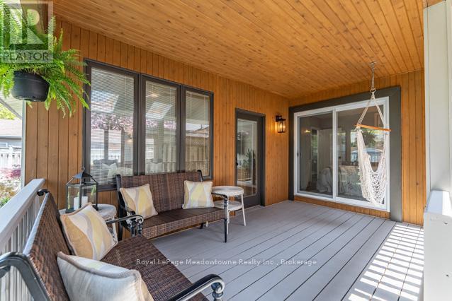 












142 MACKAY CRESCENT

,
Waterloo,




Ontario
N2J3K3

