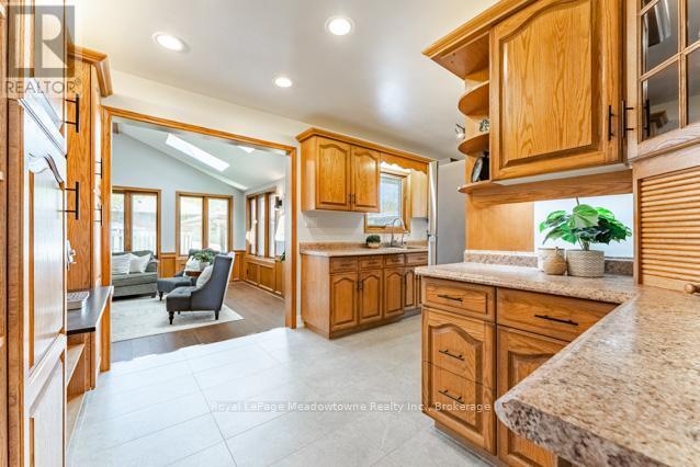 












142 MACKAY CRESCENT

,
Waterloo,




Ontario
N2J3K3

