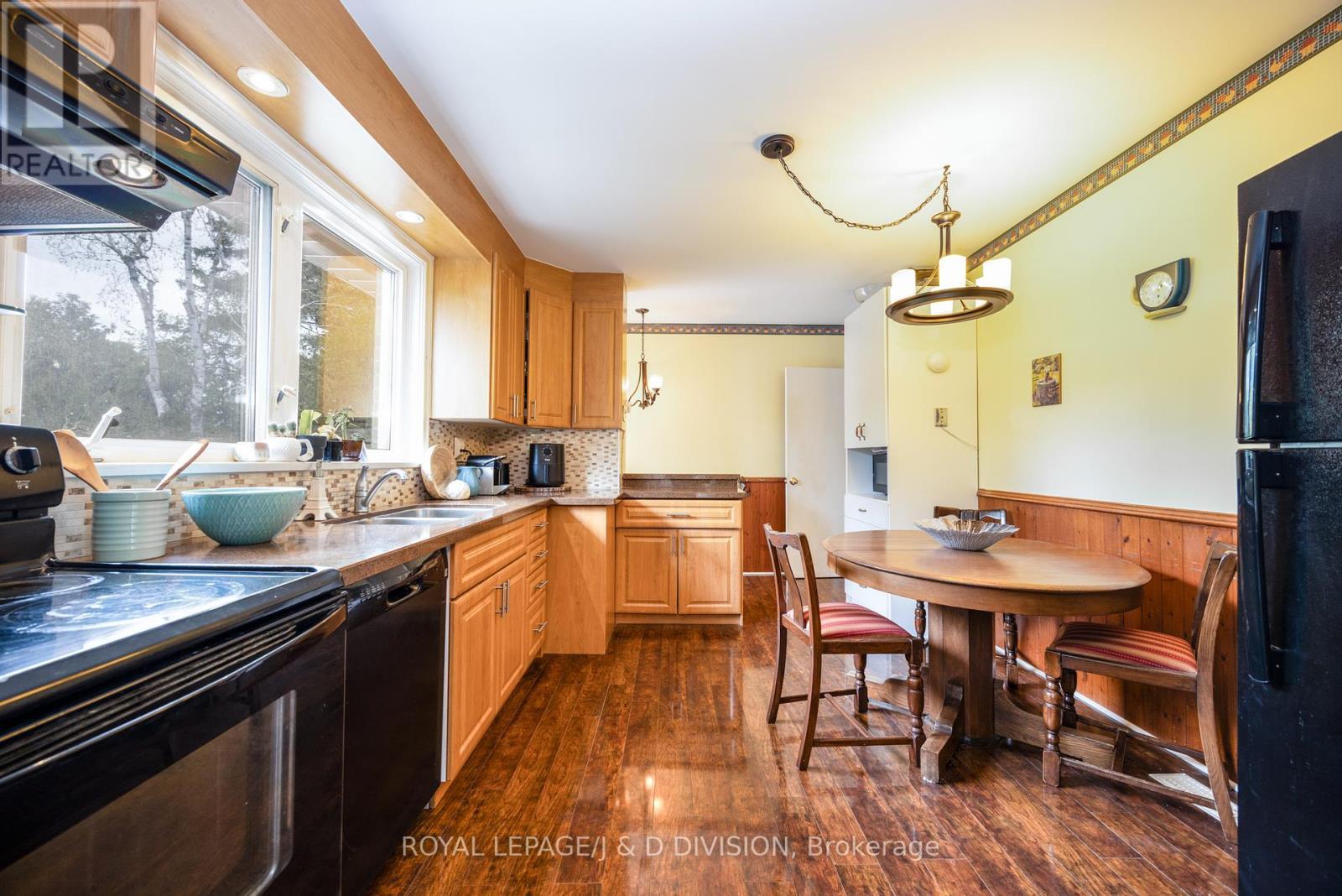 












48 GREENGROVE CRESCENT

,
Toronto,




Ontario
M3A1H9

