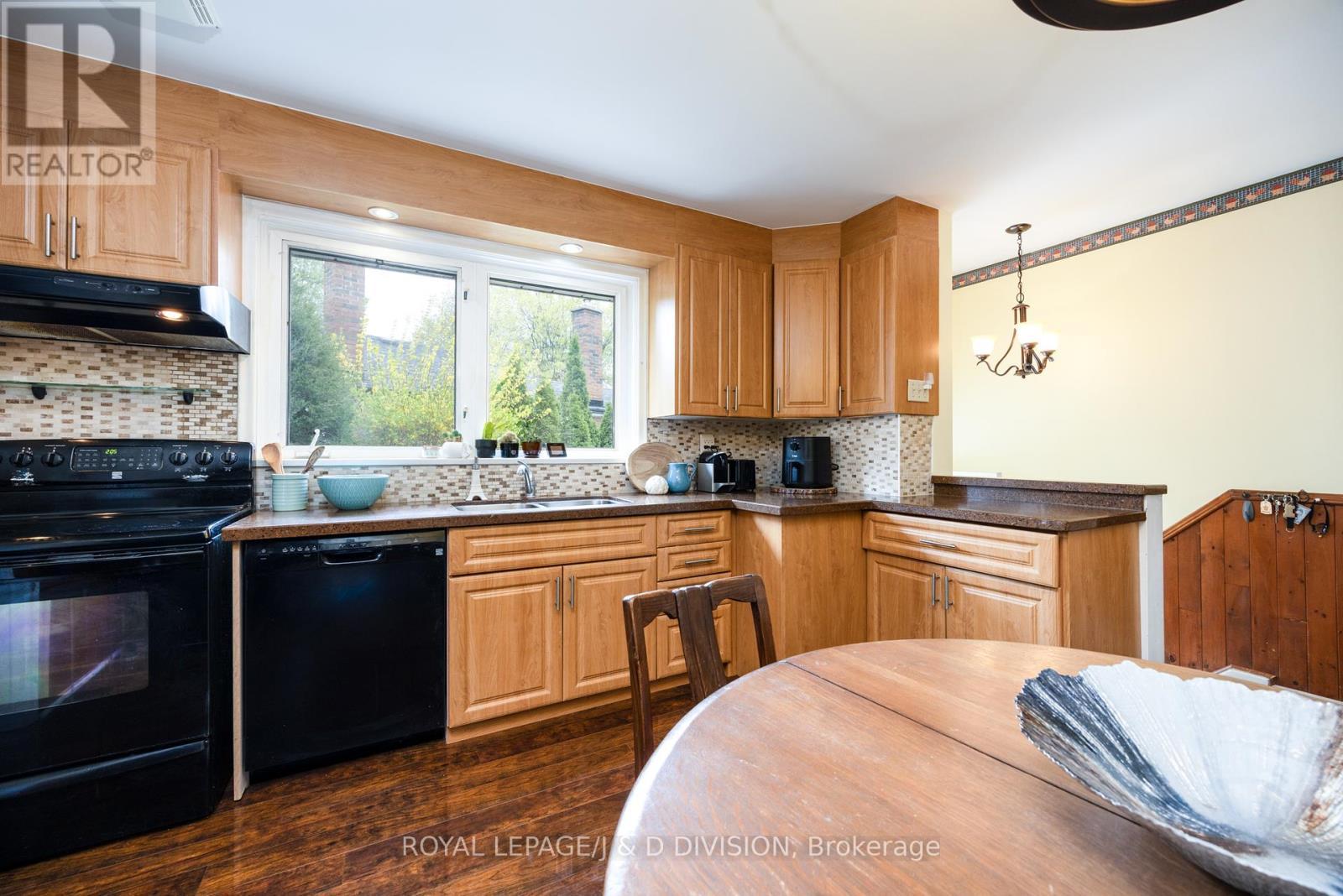 












48 GREENGROVE CRESCENT

,
Toronto,




Ontario
M3A1H9

