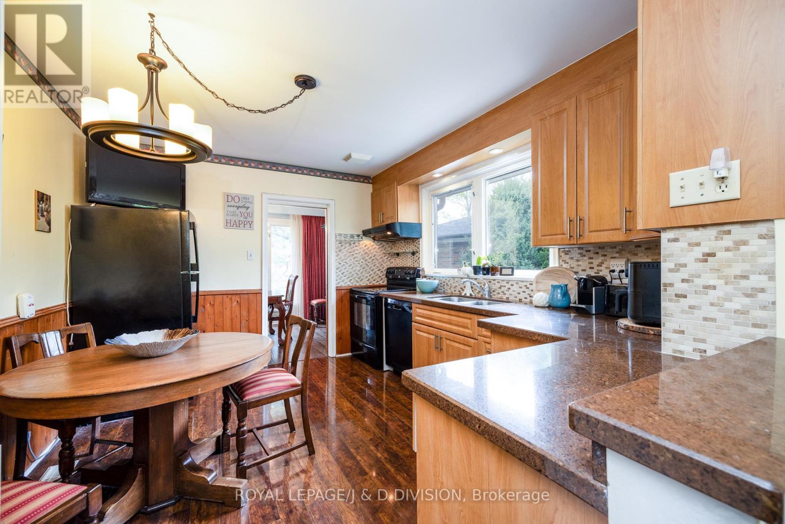 












48 GREENGROVE CRESCENT

,
Toronto,




Ontario
M3A1H9

