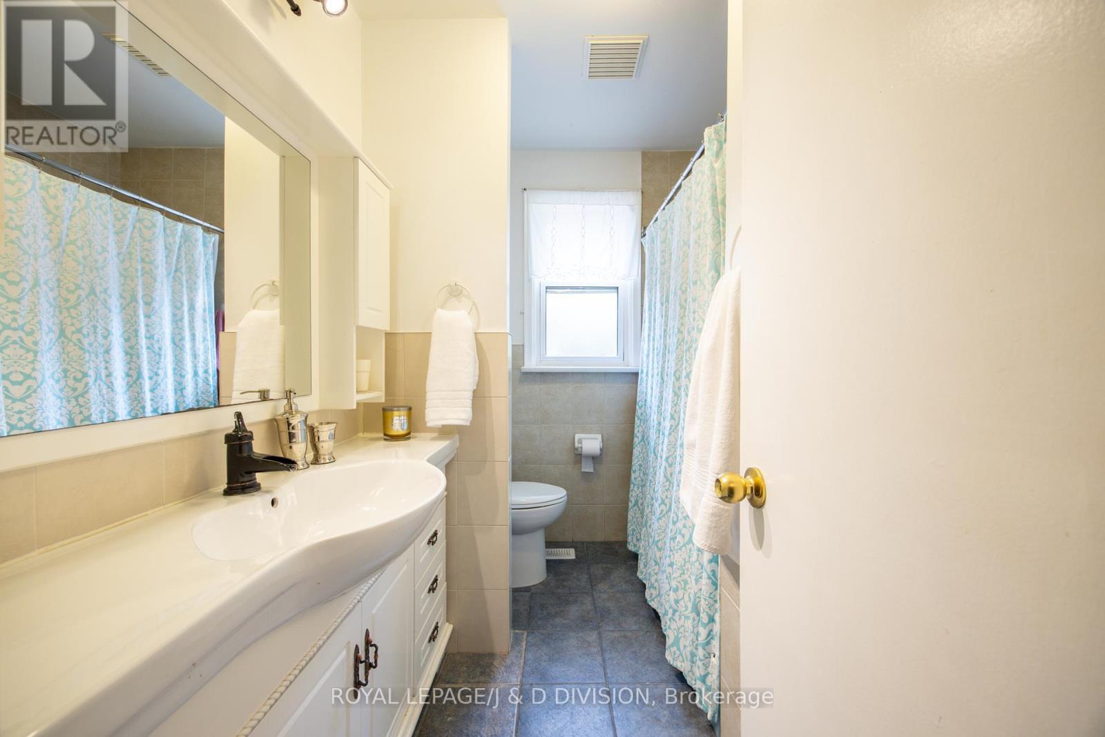 












48 GREENGROVE CRESCENT

,
Toronto,




Ontario
M3A1H9

