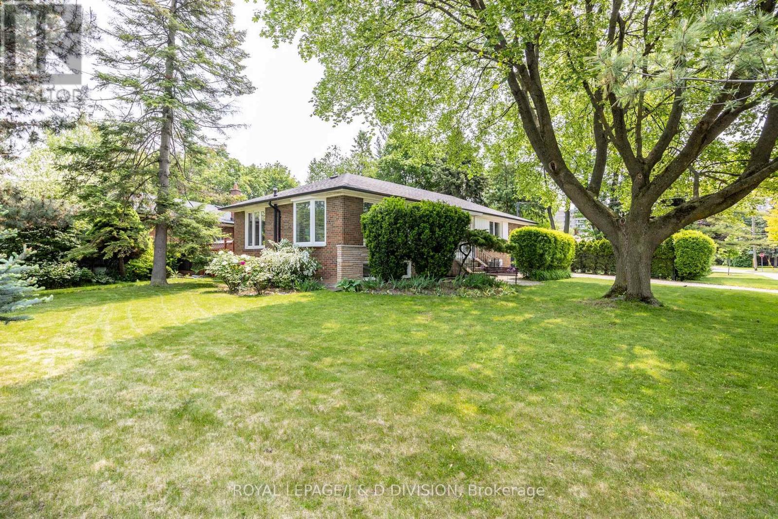 












48 GREENGROVE CRESCENT

,
Toronto,




Ontario
M3A1H9

