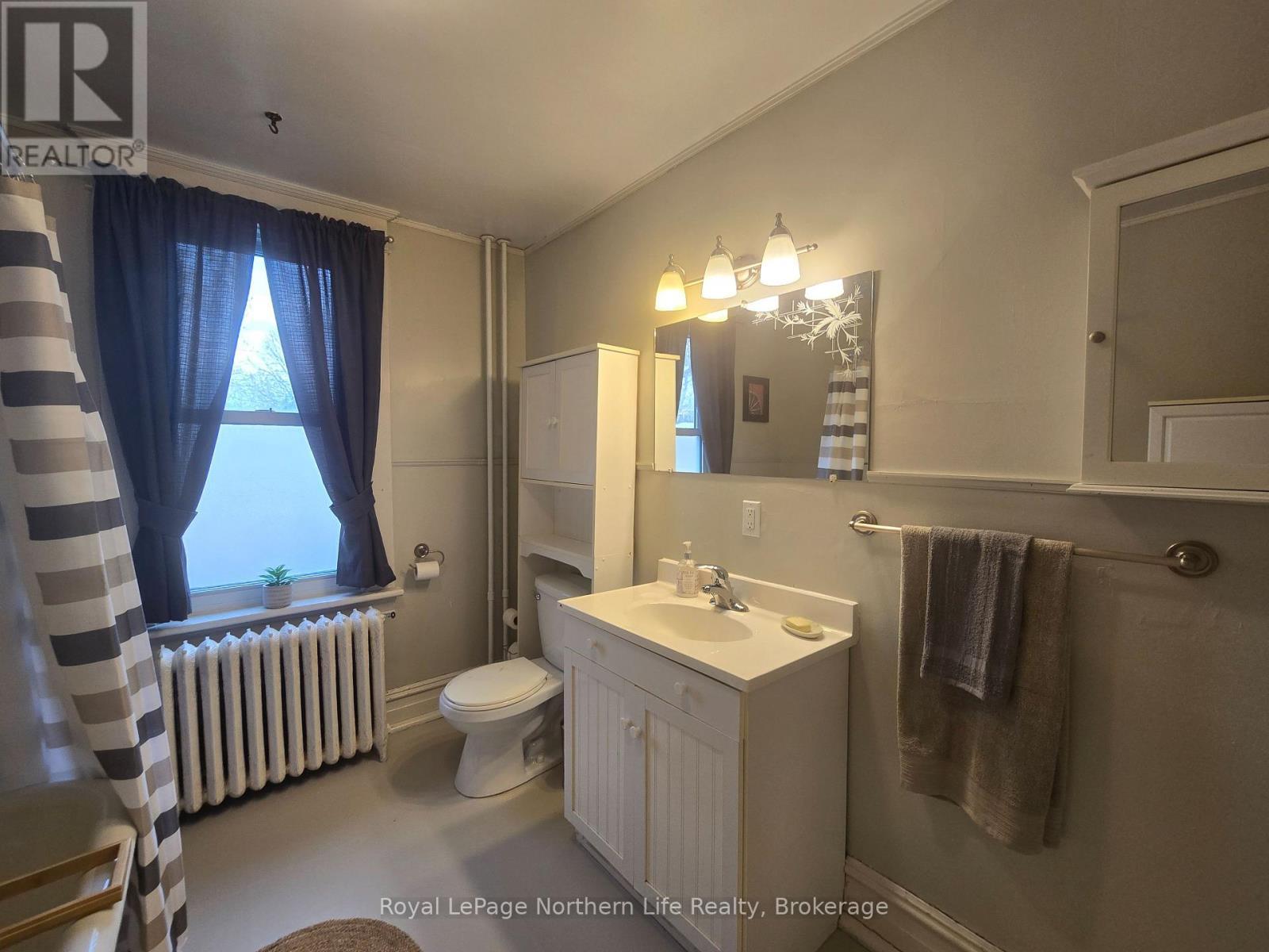 












211 FARAH AVENUE

,
Temiskaming Shores (New Liskeard),




Ontario
P0J1P0


