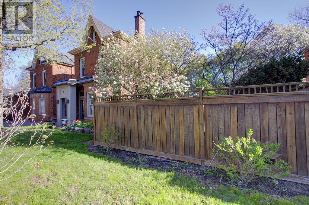 












8 DUFF STREET

,
Hamilton,




Ontario
L9C1A7

