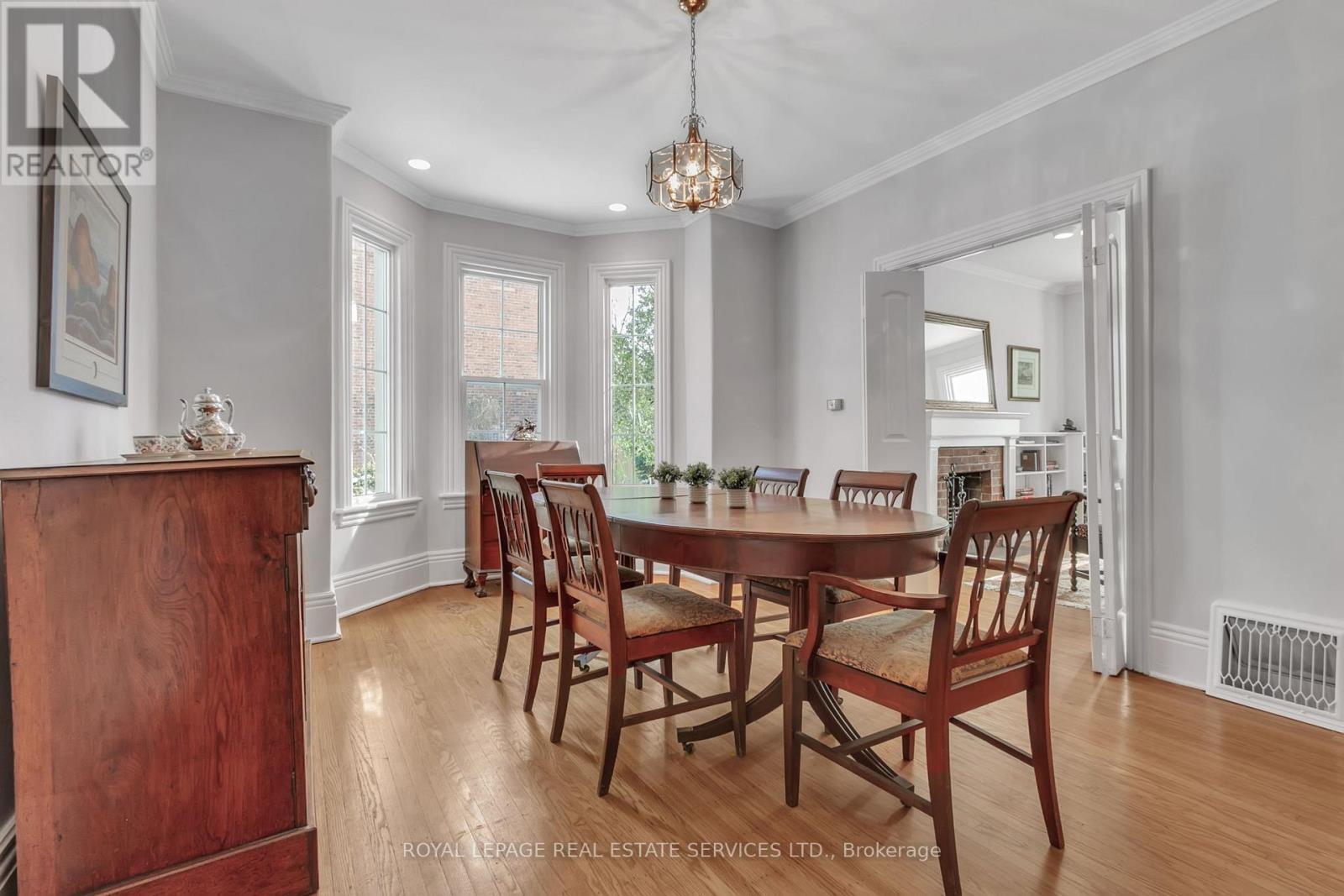 












8 DUFF STREET

,
Hamilton,




Ontario
L9C1A7

