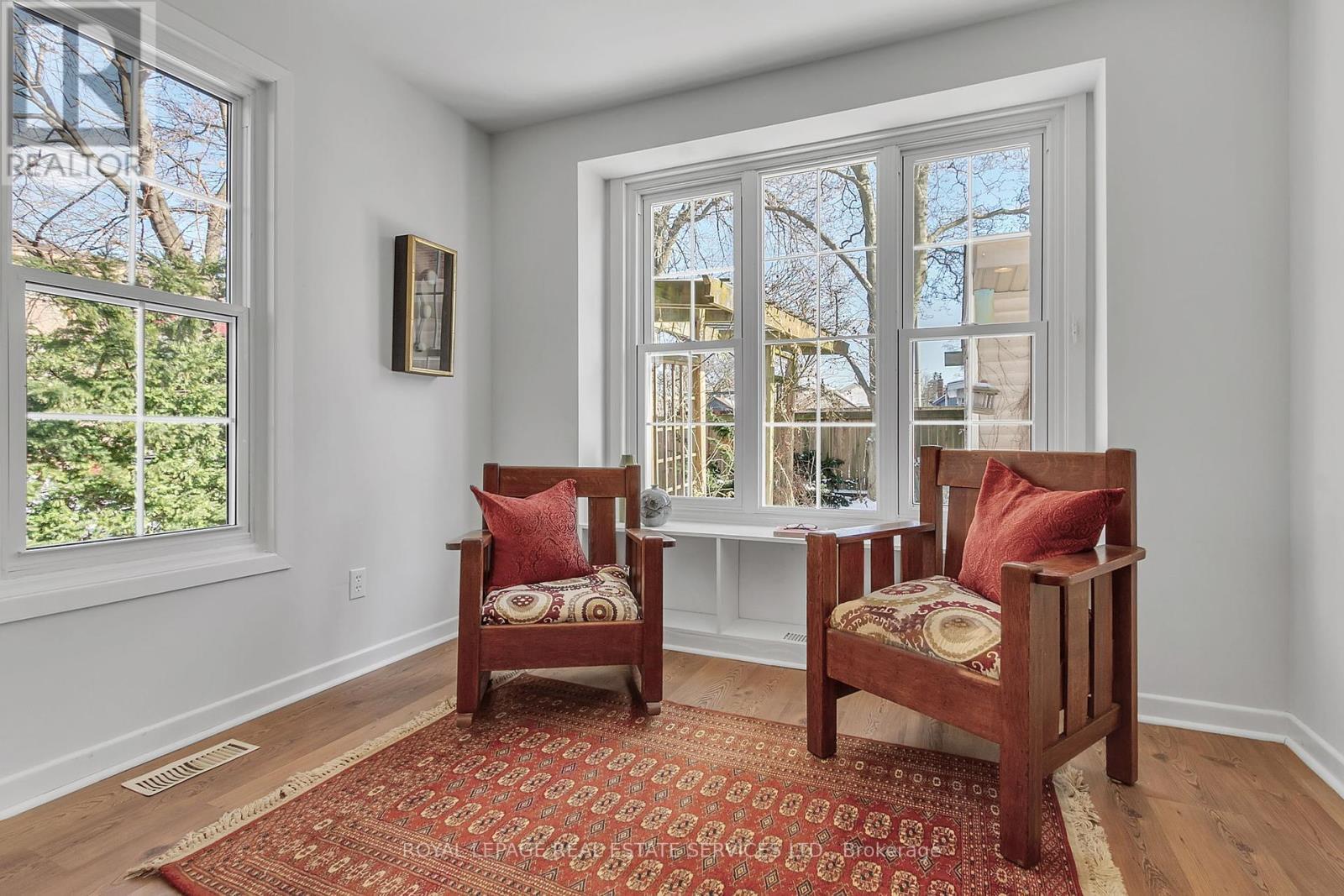 












8 DUFF STREET

,
Hamilton,




Ontario
L9C1A7

